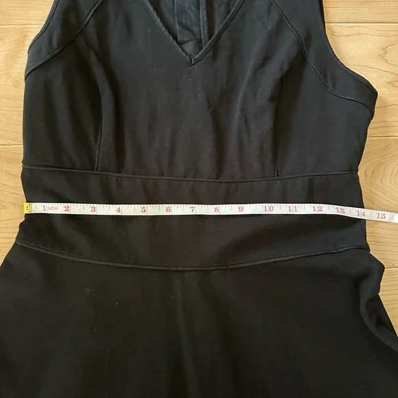 🌻 2/$10 Banana Republic black v neck sleeveless dress size 8 gold back zipper - Picture 7 of 10